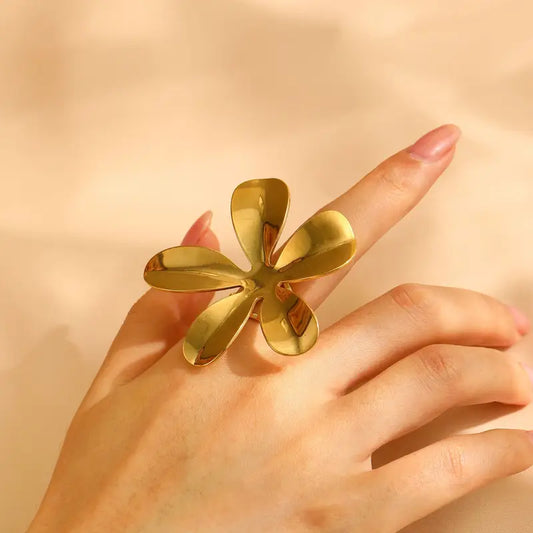 Bold Bloom Ring – 18K Gold-Plated Statement Piece