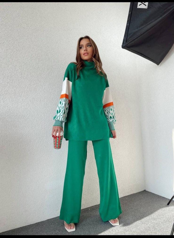 Green Two-Piece Set with Patterned Sleeves